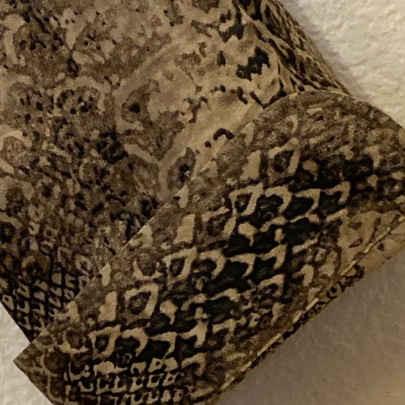 Lauren by Ralph Lauren, Petite Large, Snake Print, Button Down, Collar Shirt - Picture 8 of 16